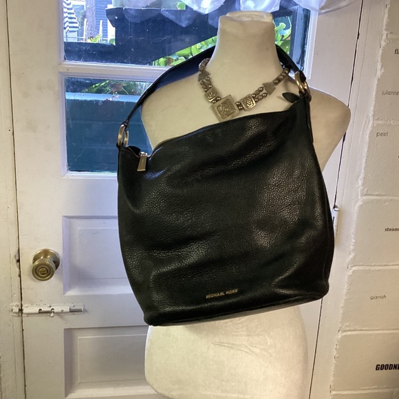 Michael Kors  Black Leather Bucket Bag‎  Inside Crossbody sachel VINTAGE - Picture 1 of 10